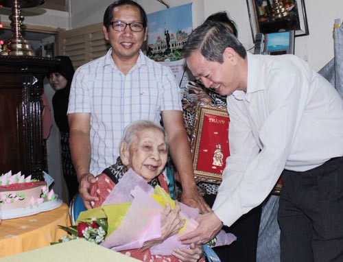 Ho Chi Minh-ville : améliorer la qualité de vie des personnes méritantes et démunies - ảnh 1